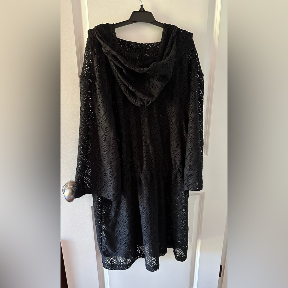 EUC. 4 for $20 🤩.Black bathing suit coverup. Semi sheer.